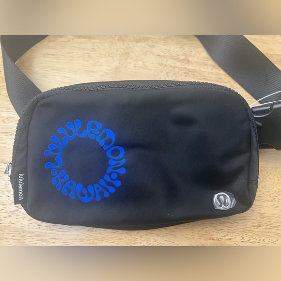 NWT Lululemon Hawaii Print Everywhere Belt Bag 2L - Picture 4 of 4